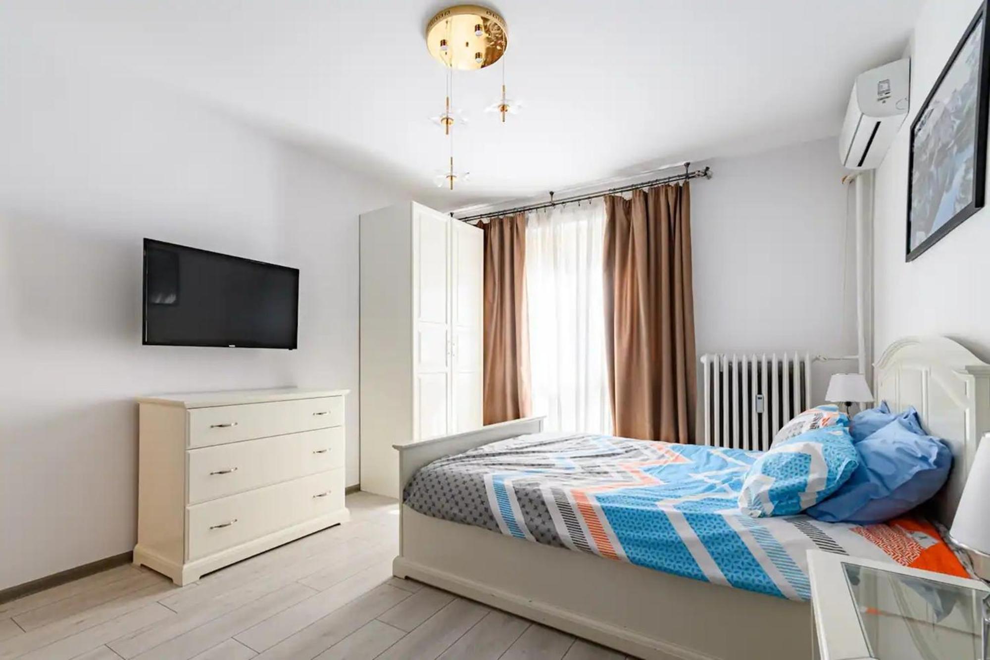 10 Seconds Away From The Main Street, Free Secured Parking Apartment Sofia Luaran gambar